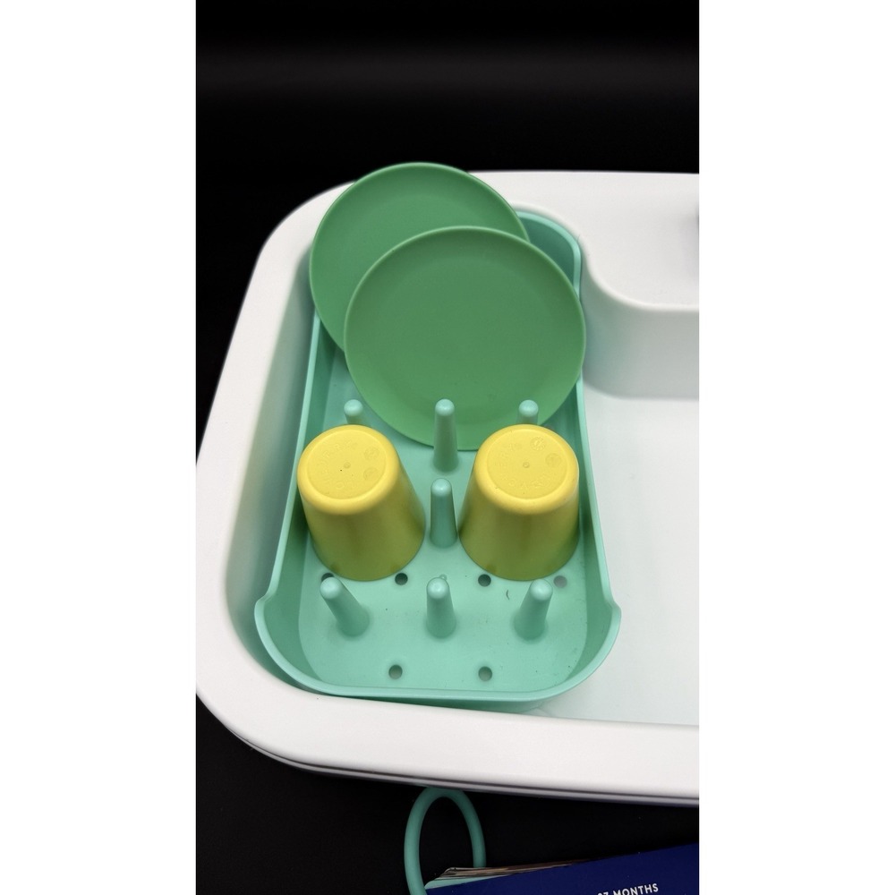 Lovevery Super Sustainable Sink Helper Play Kit With Plates And Cups - Picture 3 of 5